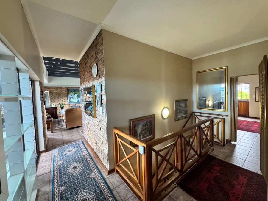To Let 5 Bedroom Property for Rent in Stilbaai Wes Western Cape